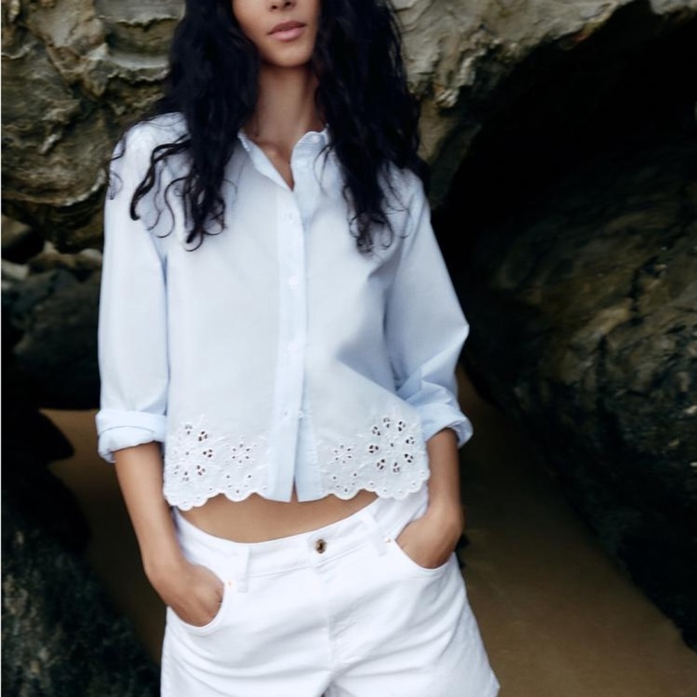 Embroidered Eyelet Botton Down shirt blue and white striped